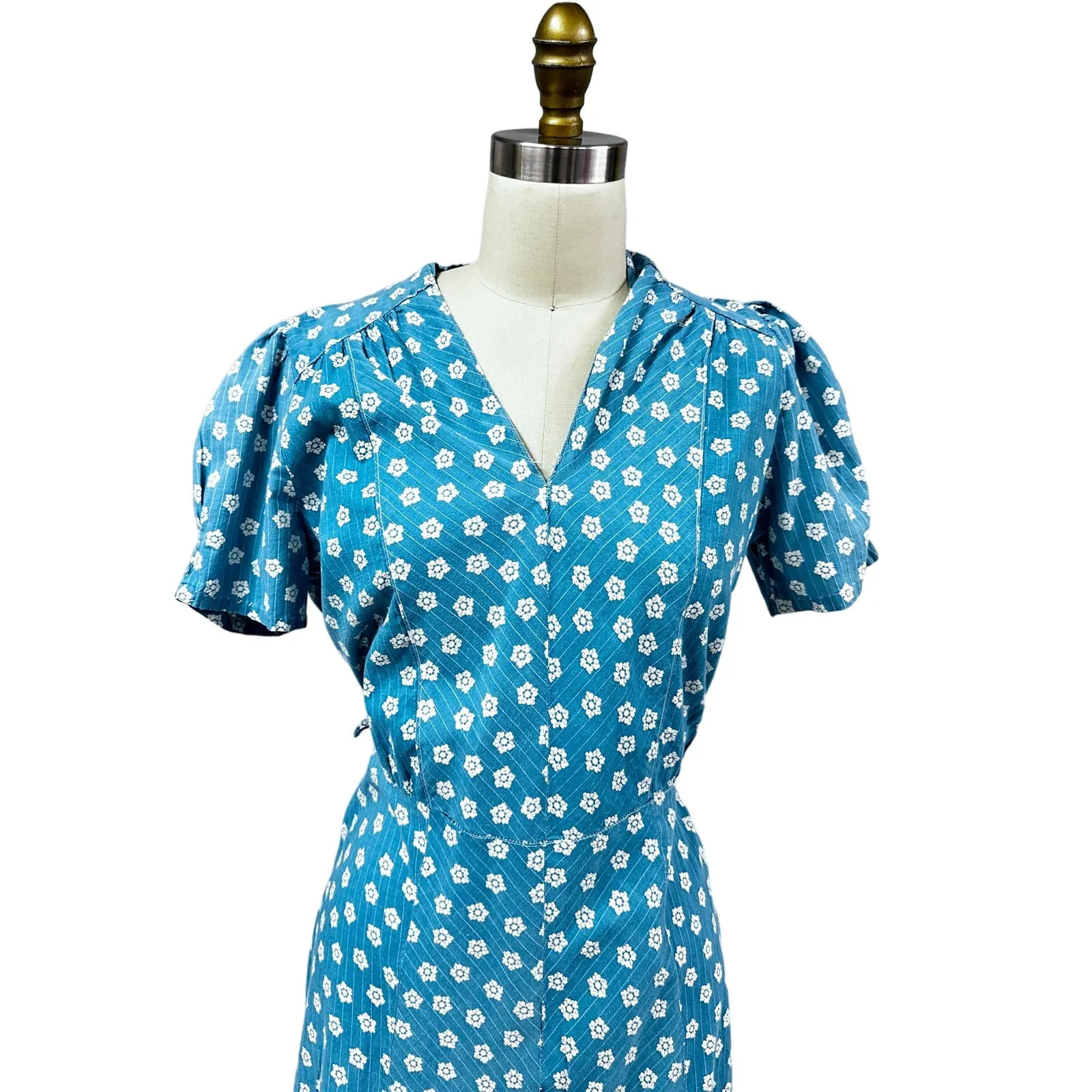 1930s 1940s WW2 VTG Blue Cotton House Dress V Neck White Flowers Sz M