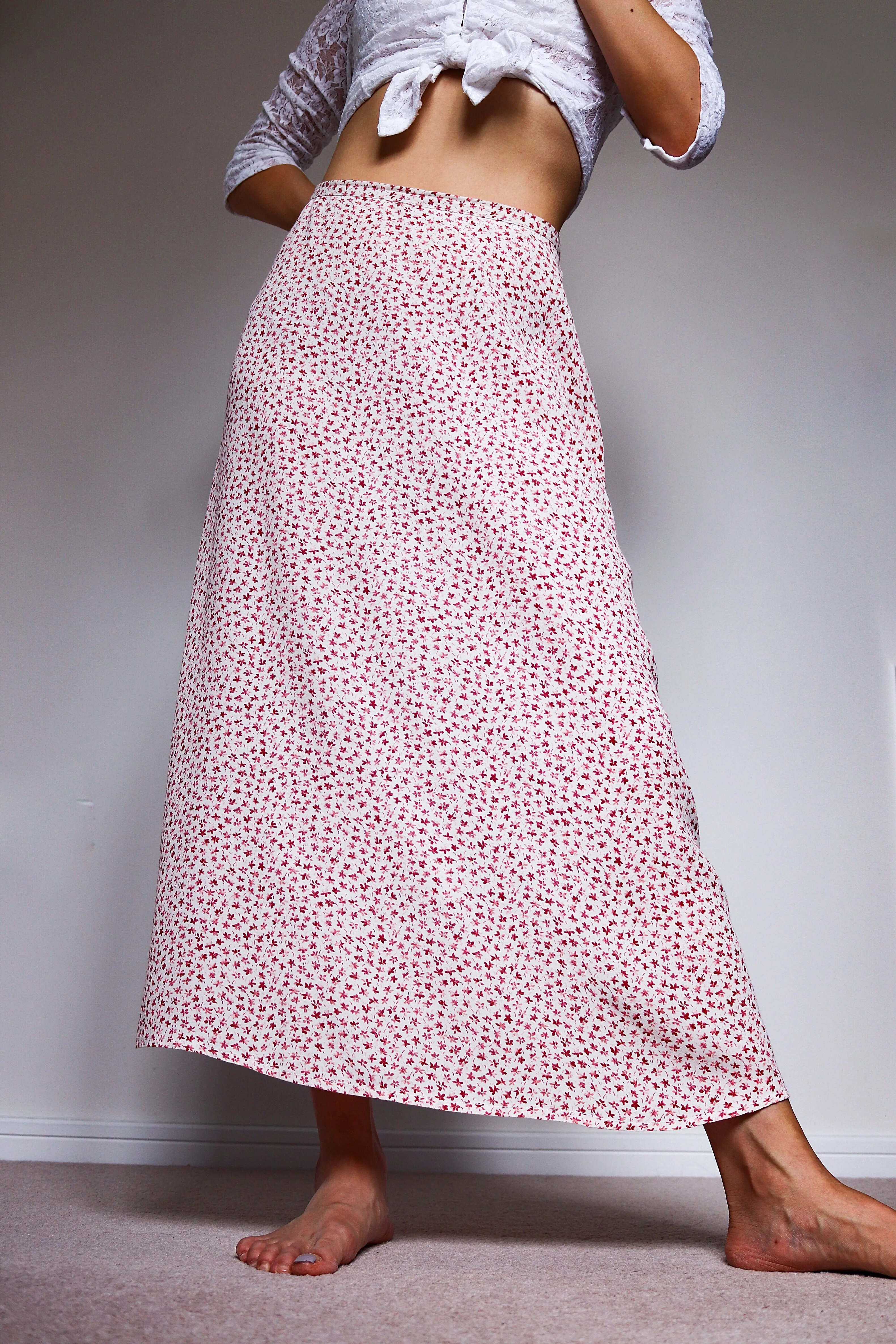 90S Y2K  VINTAGE FLORAL MIDI SKIRT