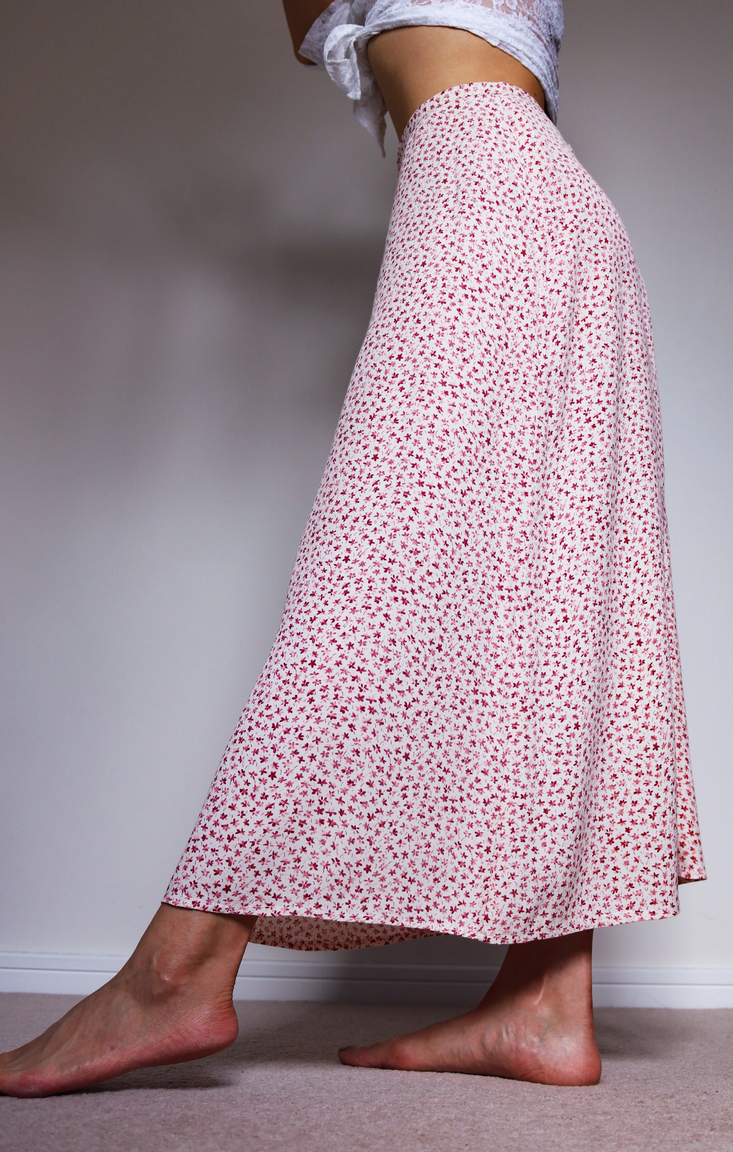 90S Y2K  VINTAGE FLORAL MIDI SKIRT