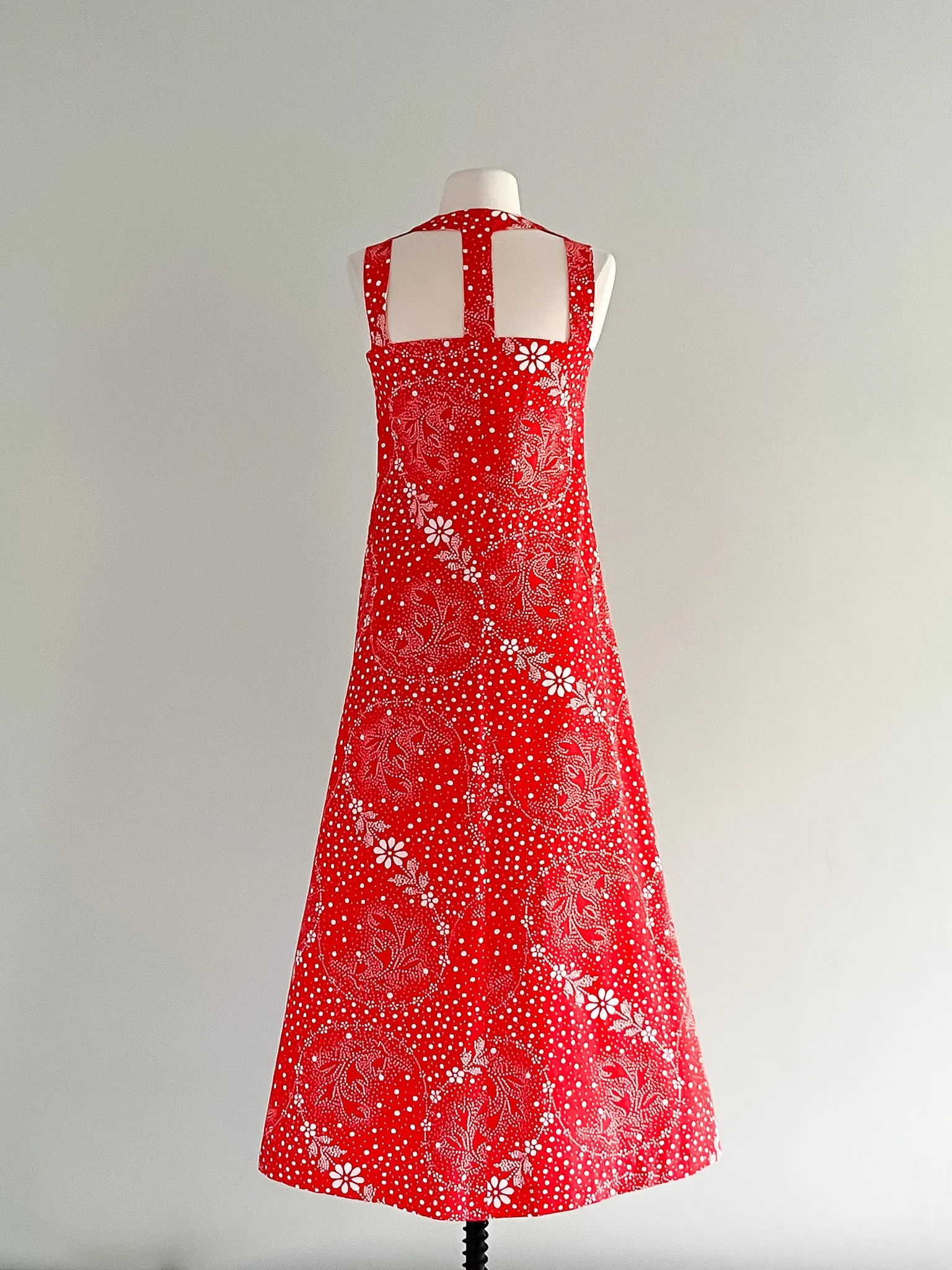 Amazing 1960's Tomato Red Daisy Print Dress with Cutout Neckline / Sz XS