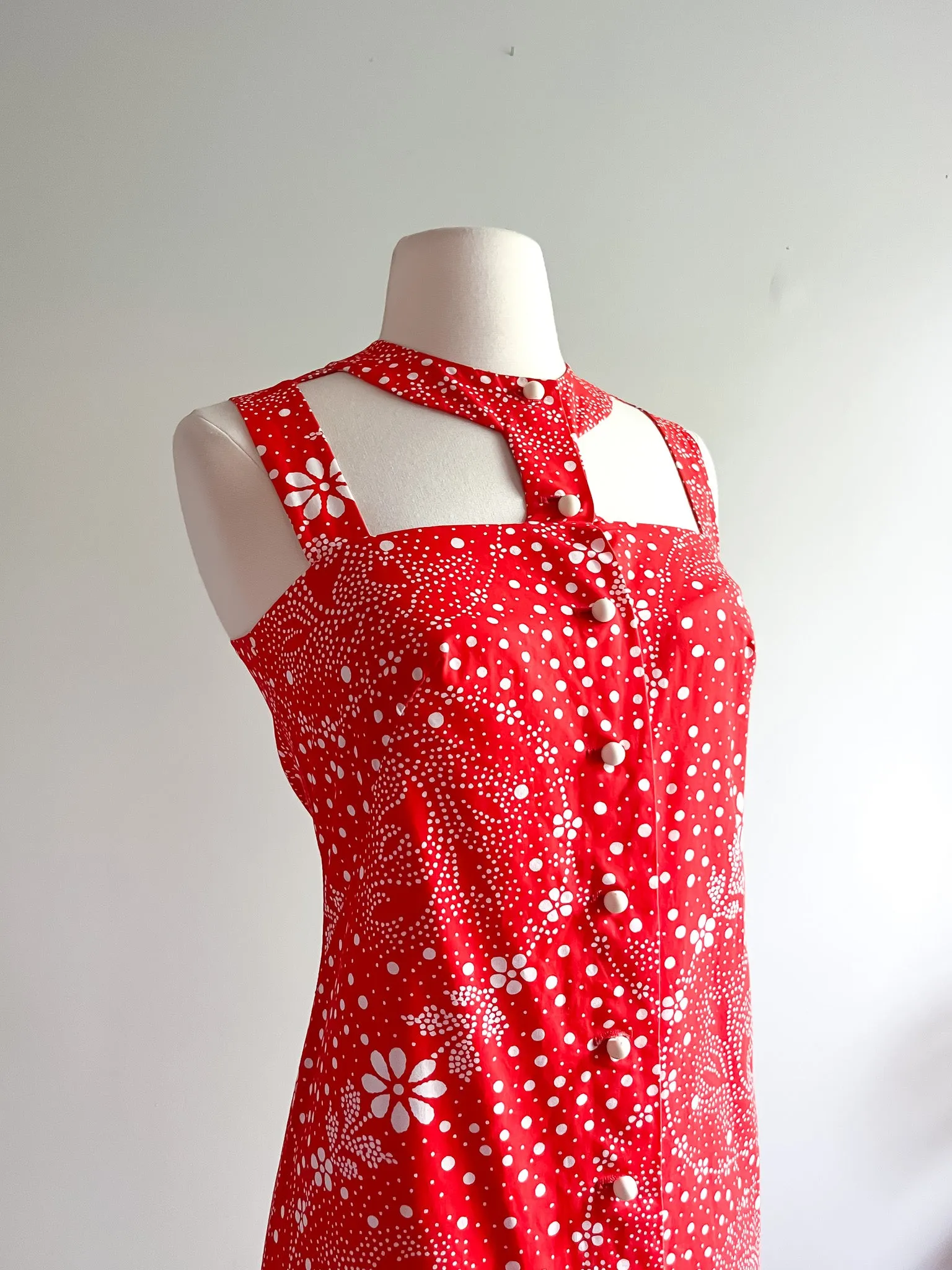Amazing 1960's Tomato Red Daisy Print Dress with Cutout Neckline / Sz XS