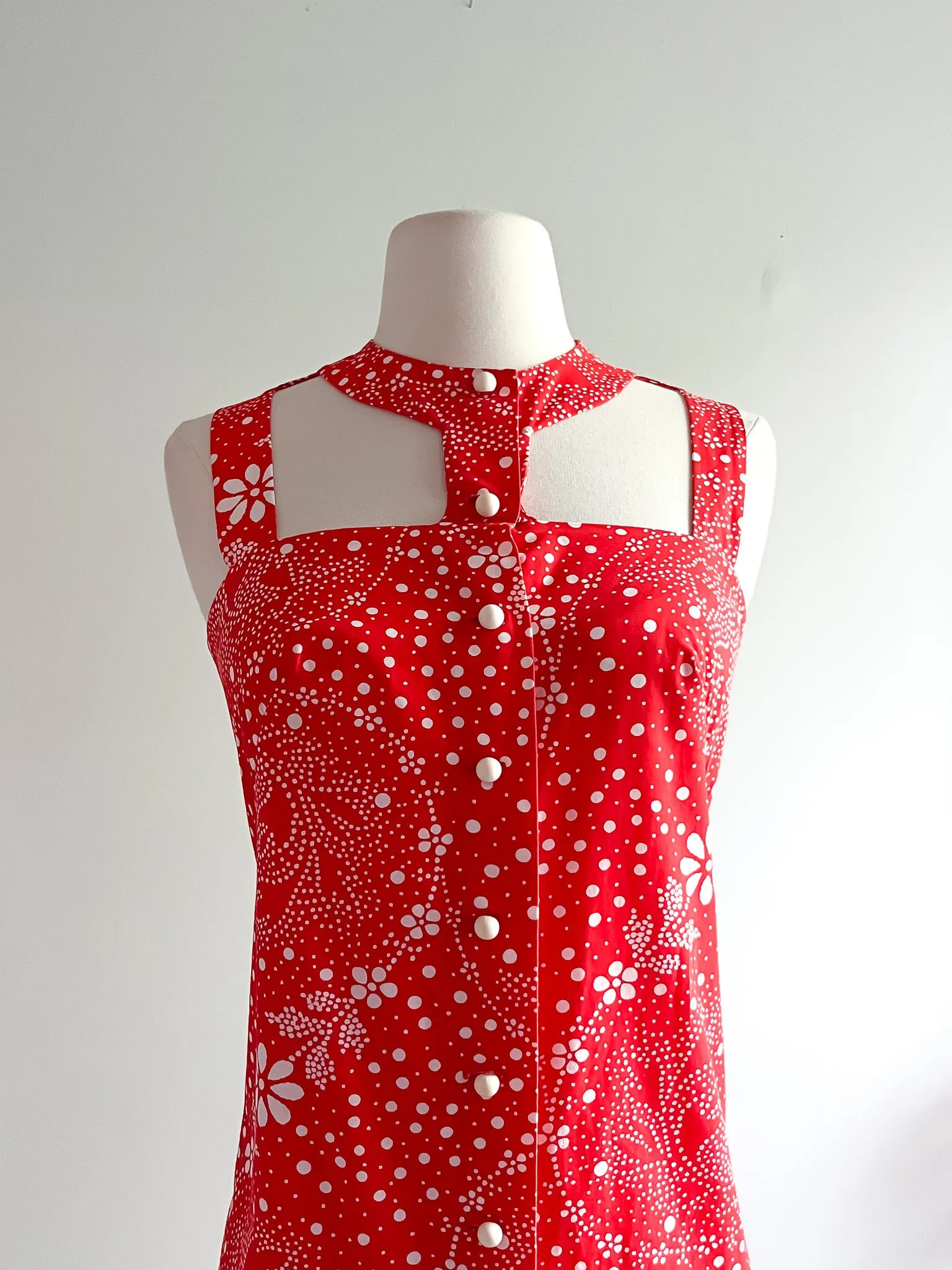 Amazing 1960's Tomato Red Daisy Print Dress with Cutout Neckline / Sz XS