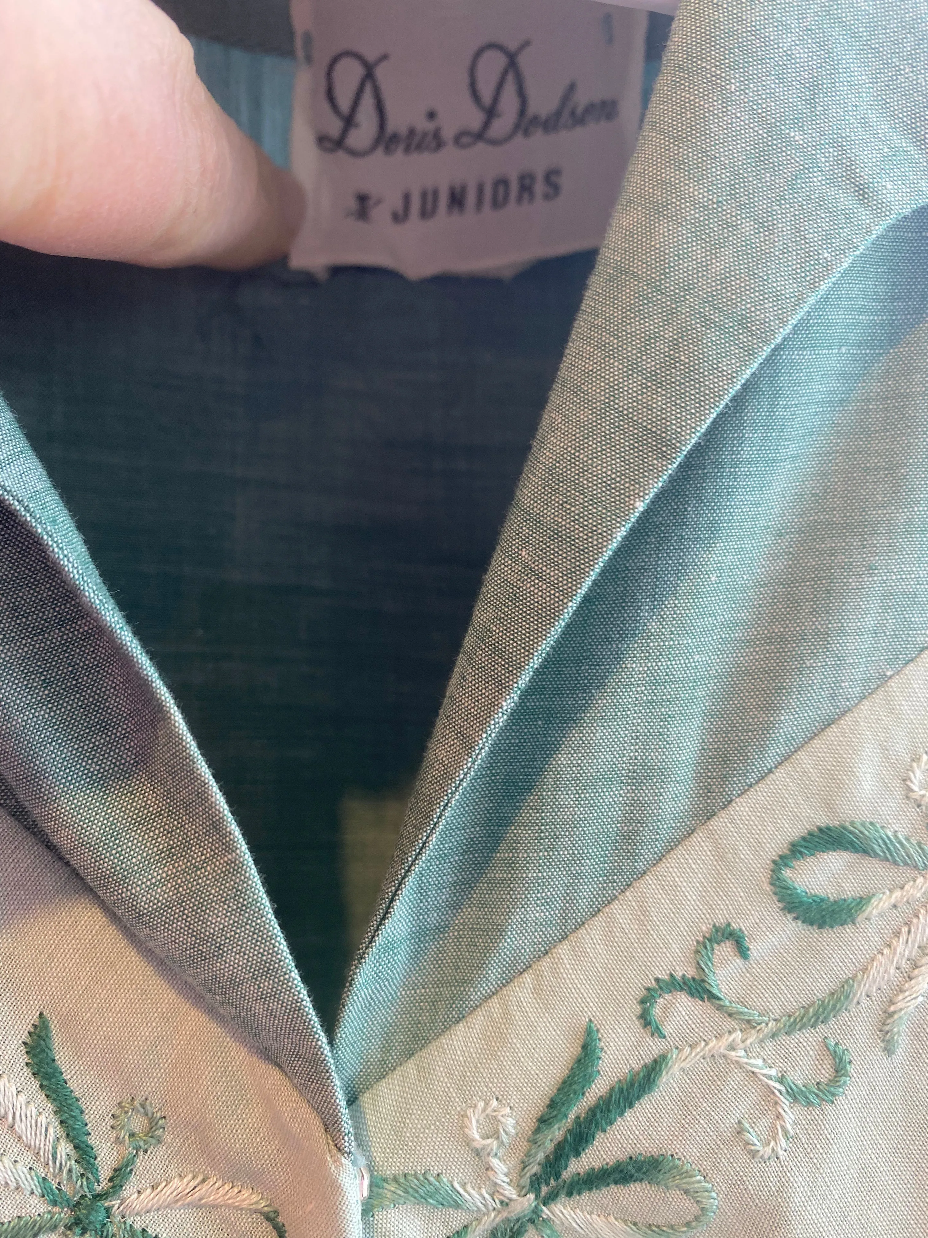 Beautiful 1950's Doris Dodson Spearmint Embroidered Cotton Day Dress / Small