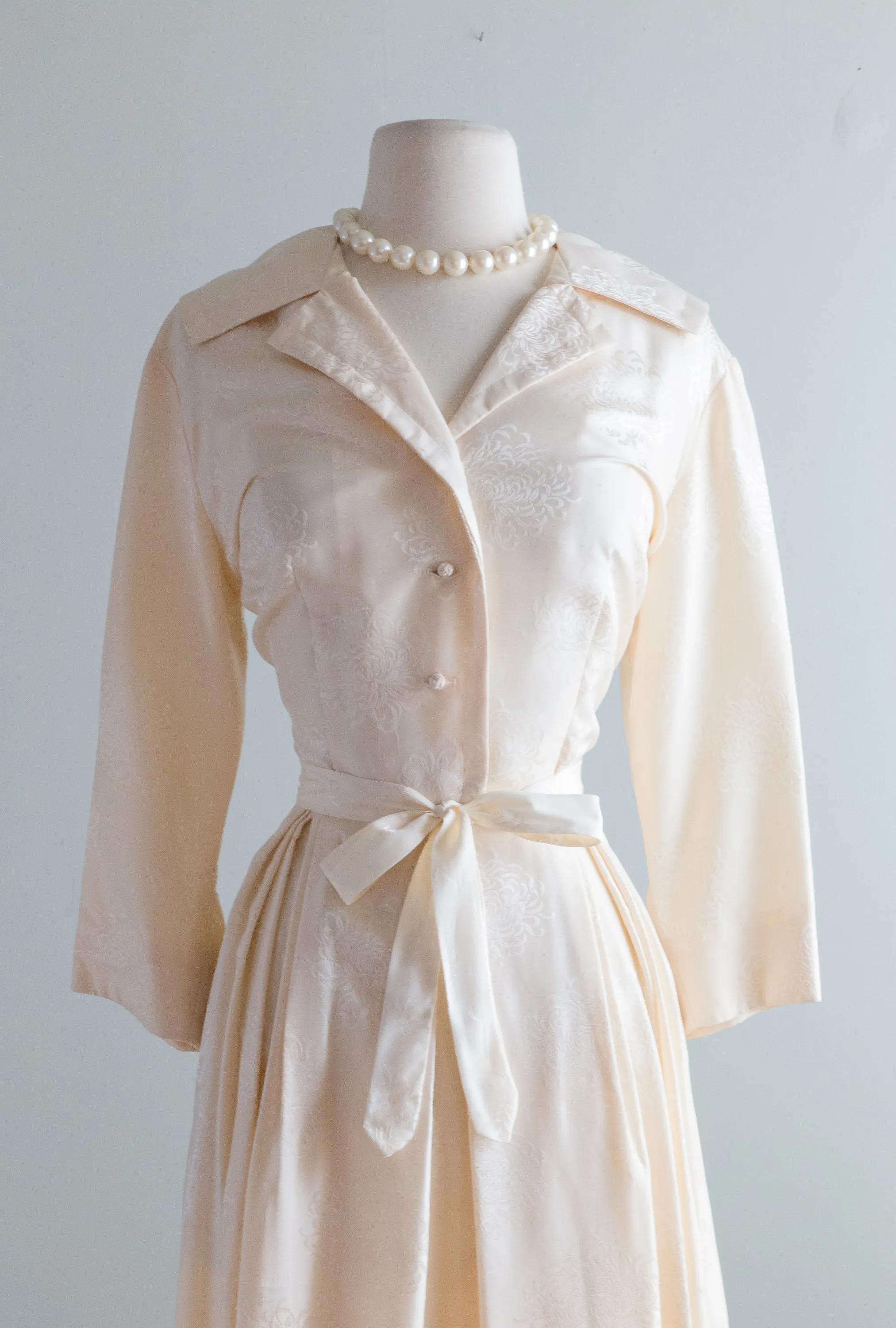 Beautiful 1950's Ivory Silk Shirtwaist Pleated Dress / ML