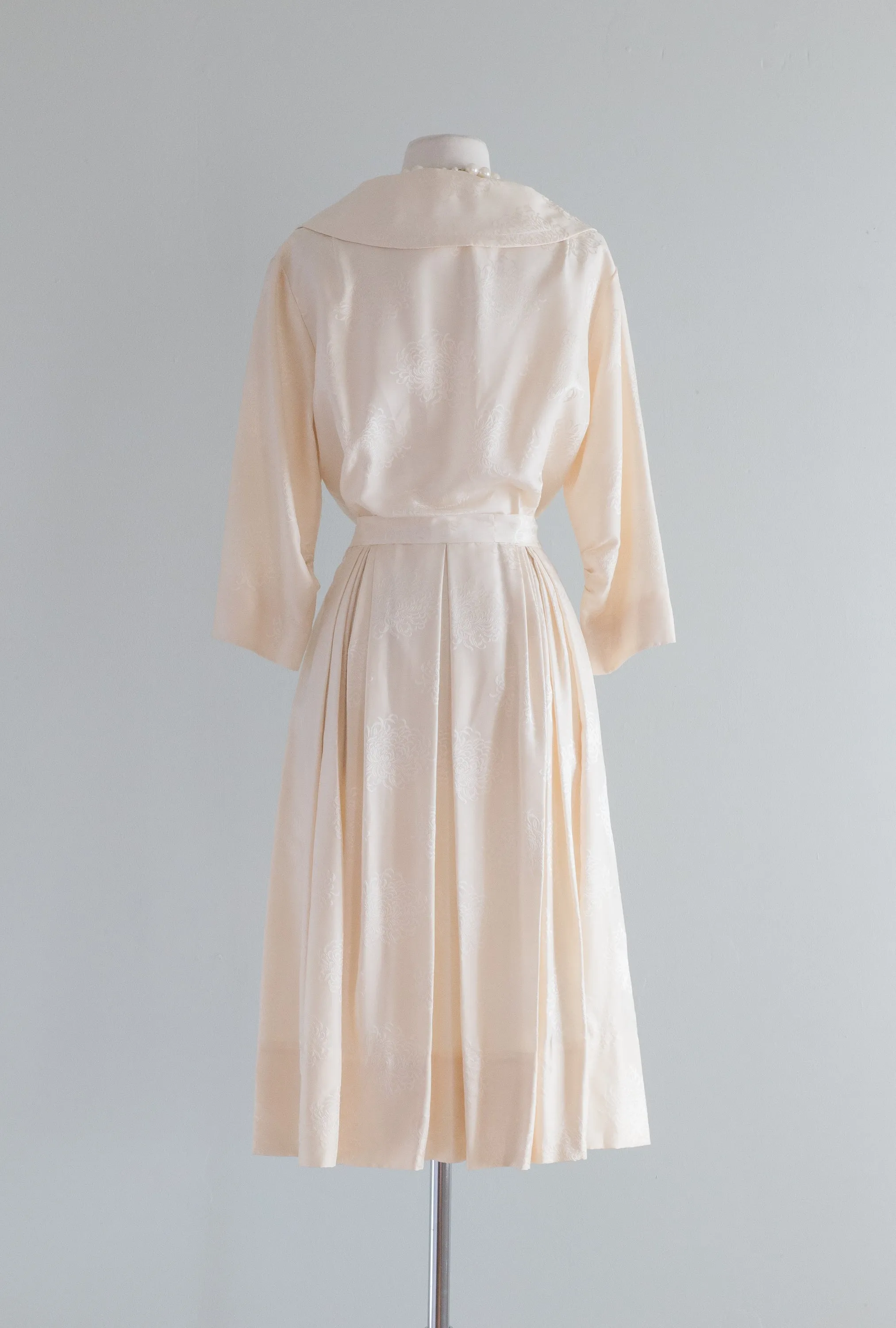 Beautiful 1950's Ivory Silk Shirtwaist Pleated Dress / ML