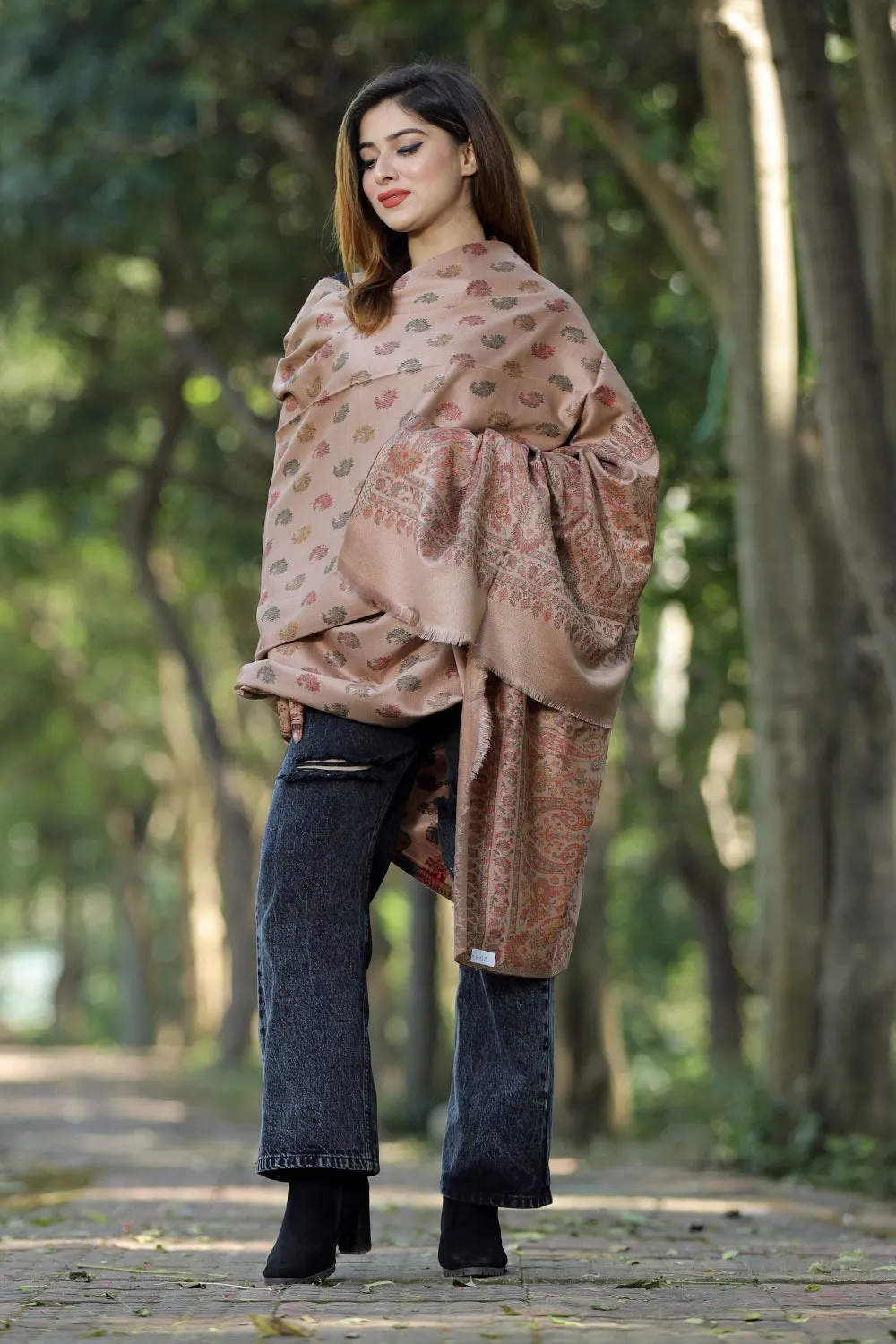 BEIGE COLOUR SHAWL WITH ZARI & KANI WORK DEFINES ROYAL AND LUXURIOUS EXTREMELY COMFORTABLE FOR ALL EVENTS