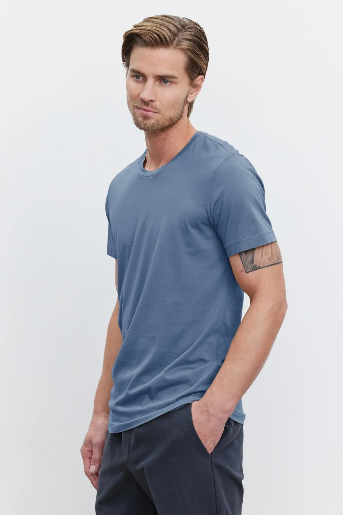 HOWARD TEE