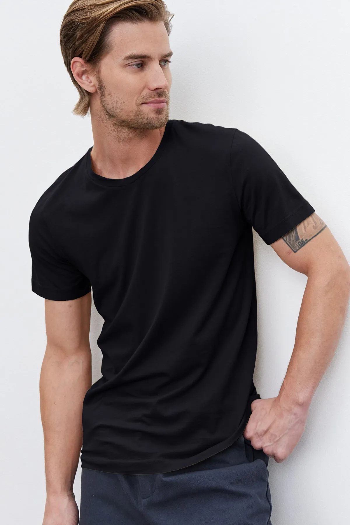 HOWARD TEE
