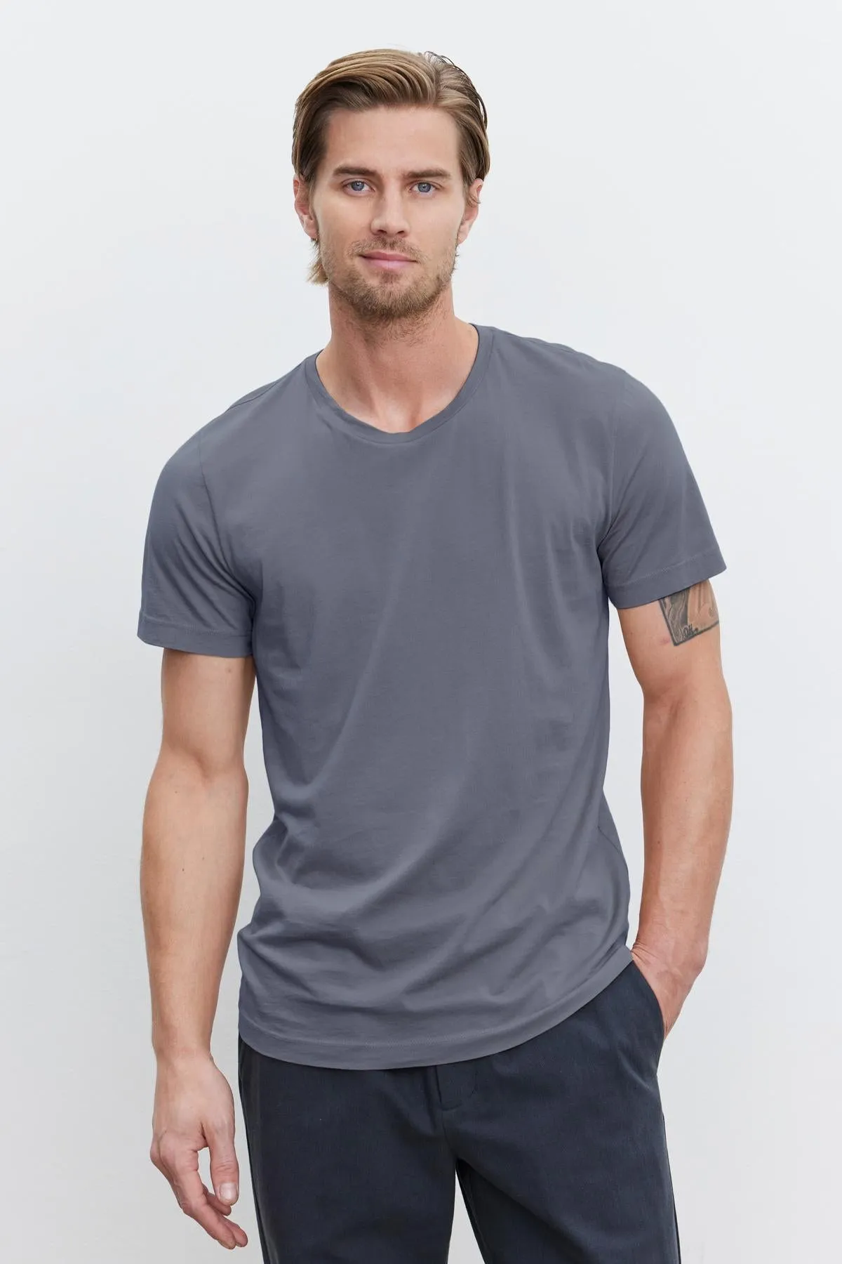 HOWARD TEE