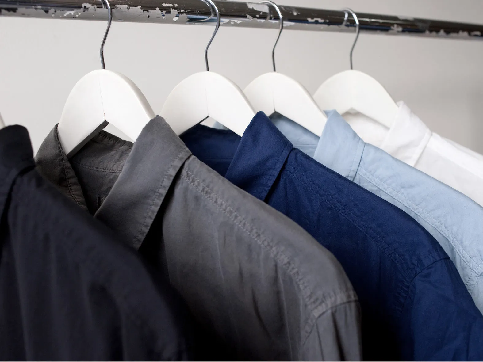 INBETWEEN DAYS. SHORTSLEEVE INDIGO.