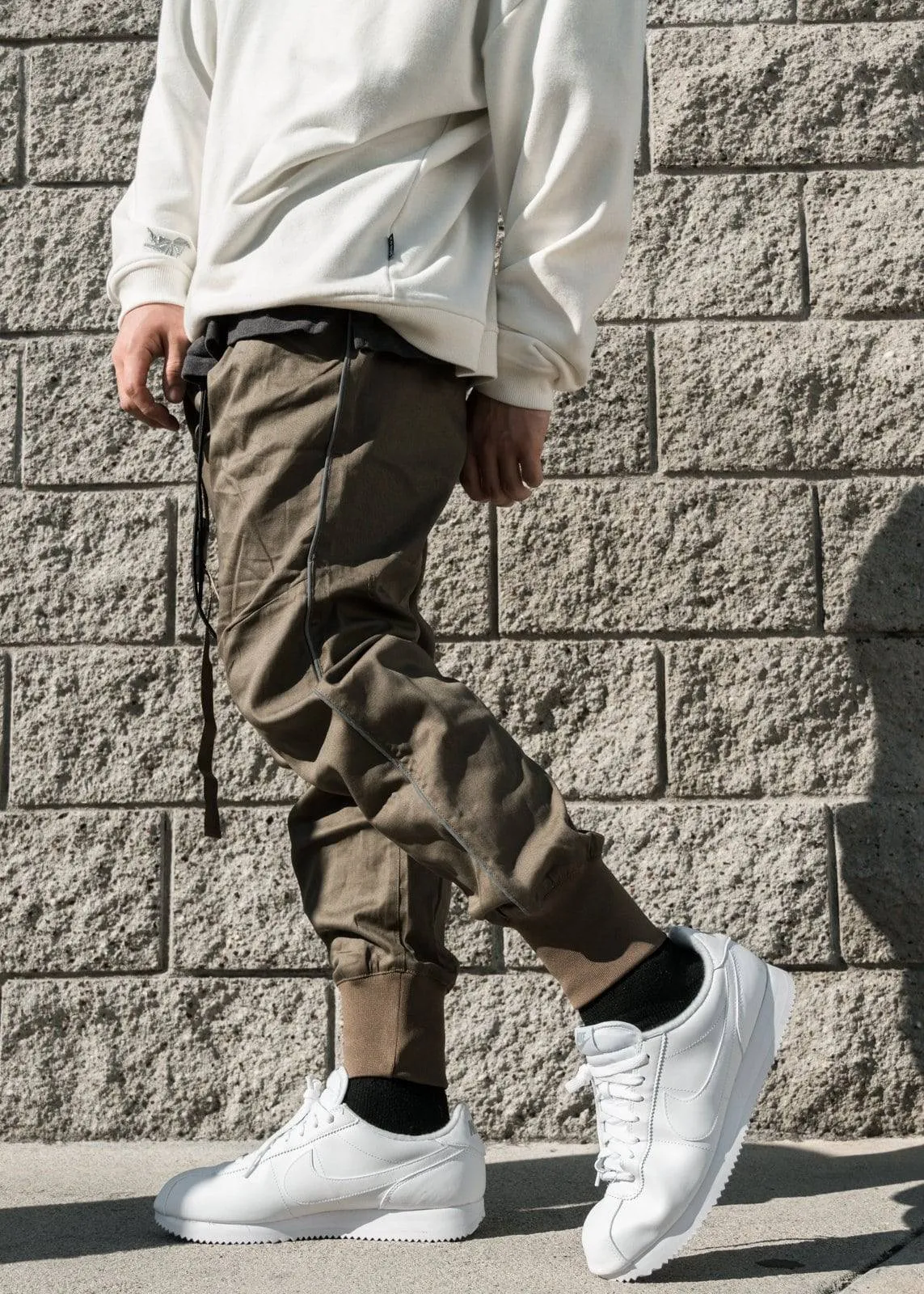 Konus Men's Tactical Strap Cargo Joggers in Tobacco