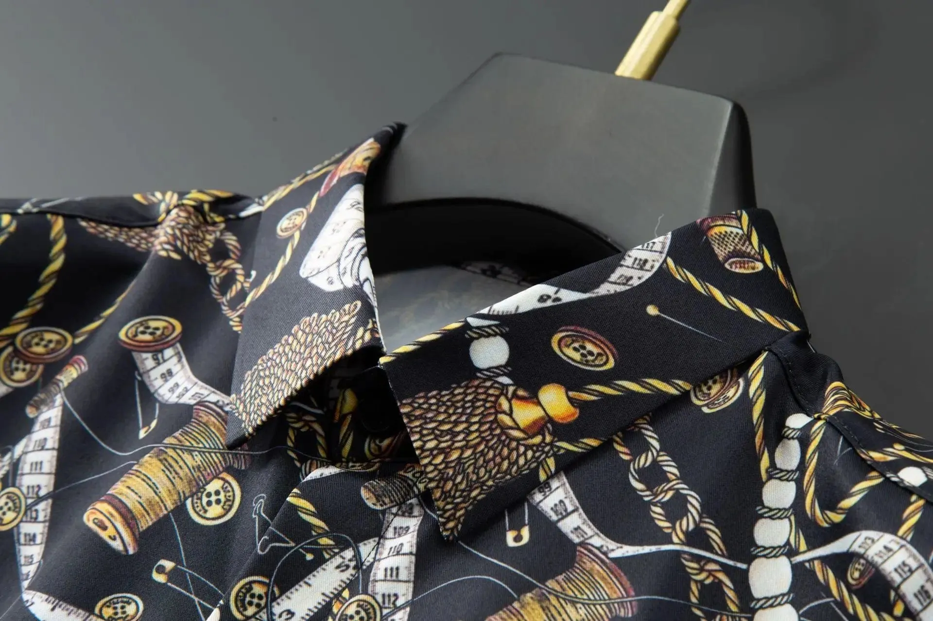 Luxury Vintage Chain Printed Shirt for Men: Long Sleeve Casual Shirt Slim Fit Business Party