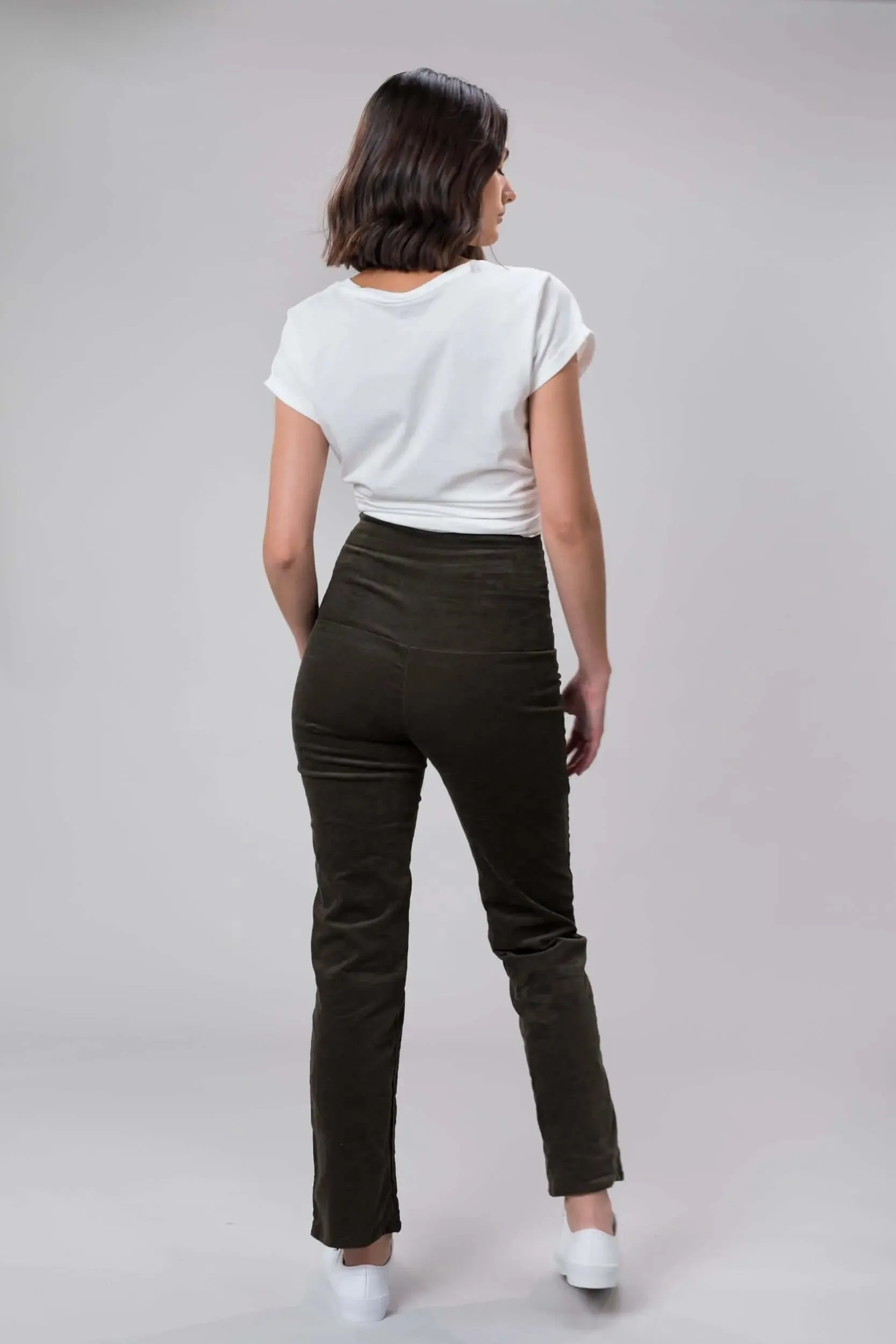 Magic straight pant in foraged olive by Wilga Clothing