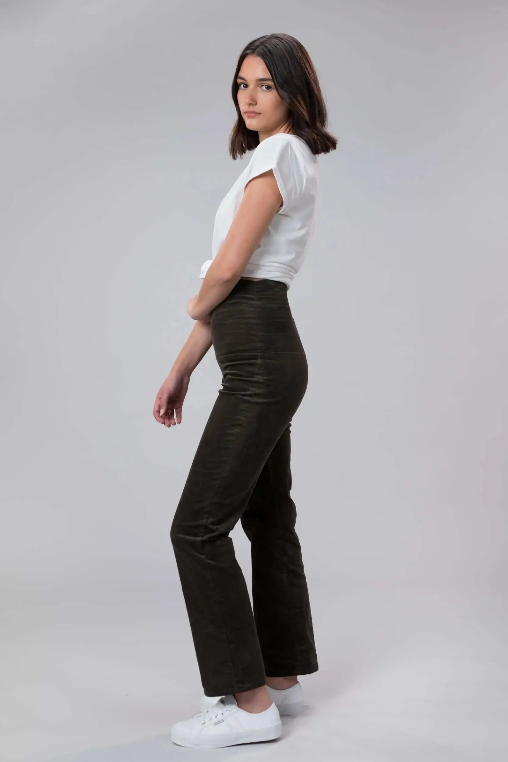 Magic straight pant in foraged olive by Wilga Clothing
