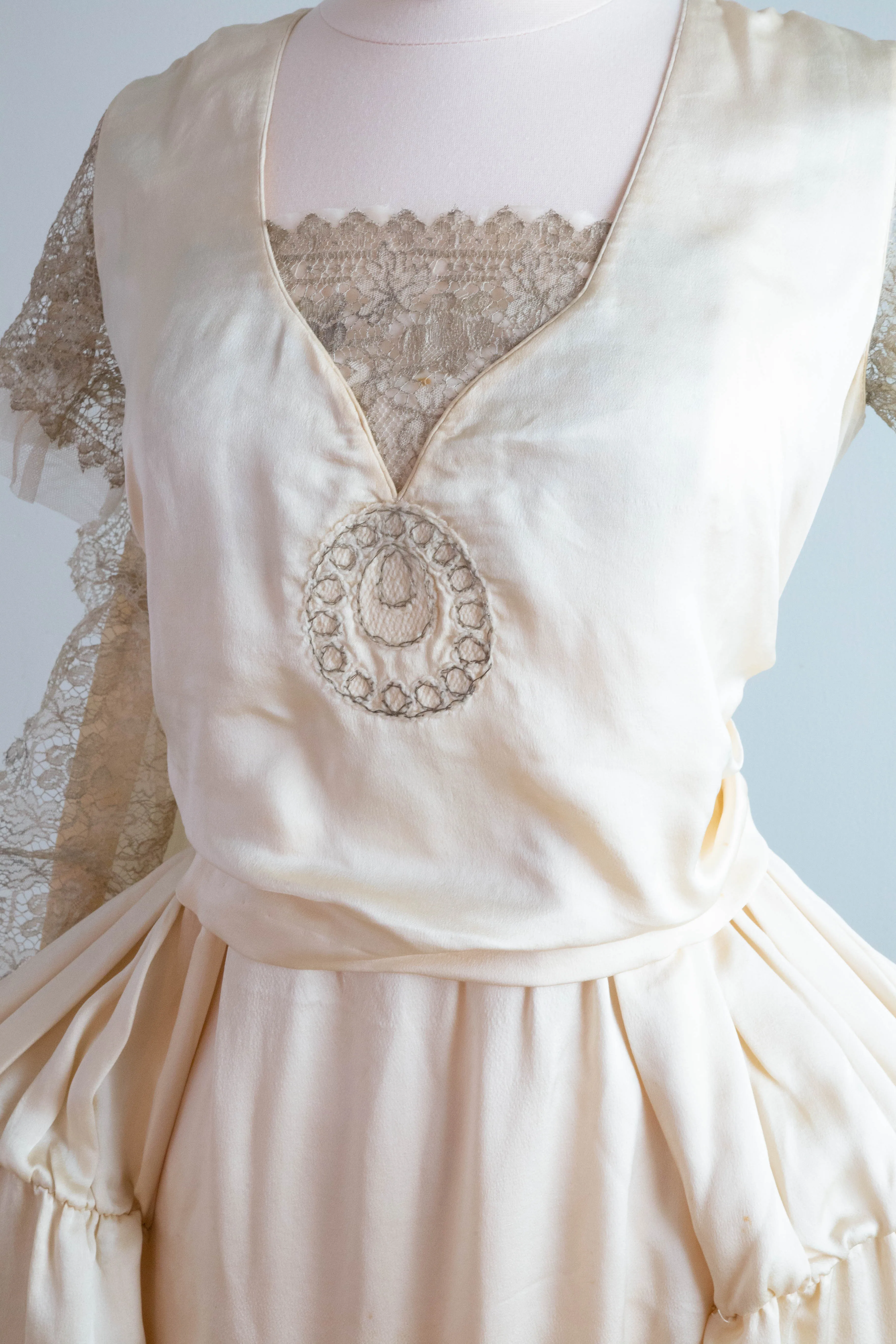*Museum Worthy 1919 Shanghai Court Presentation Robe De Style Dress With Watteau Train / Small