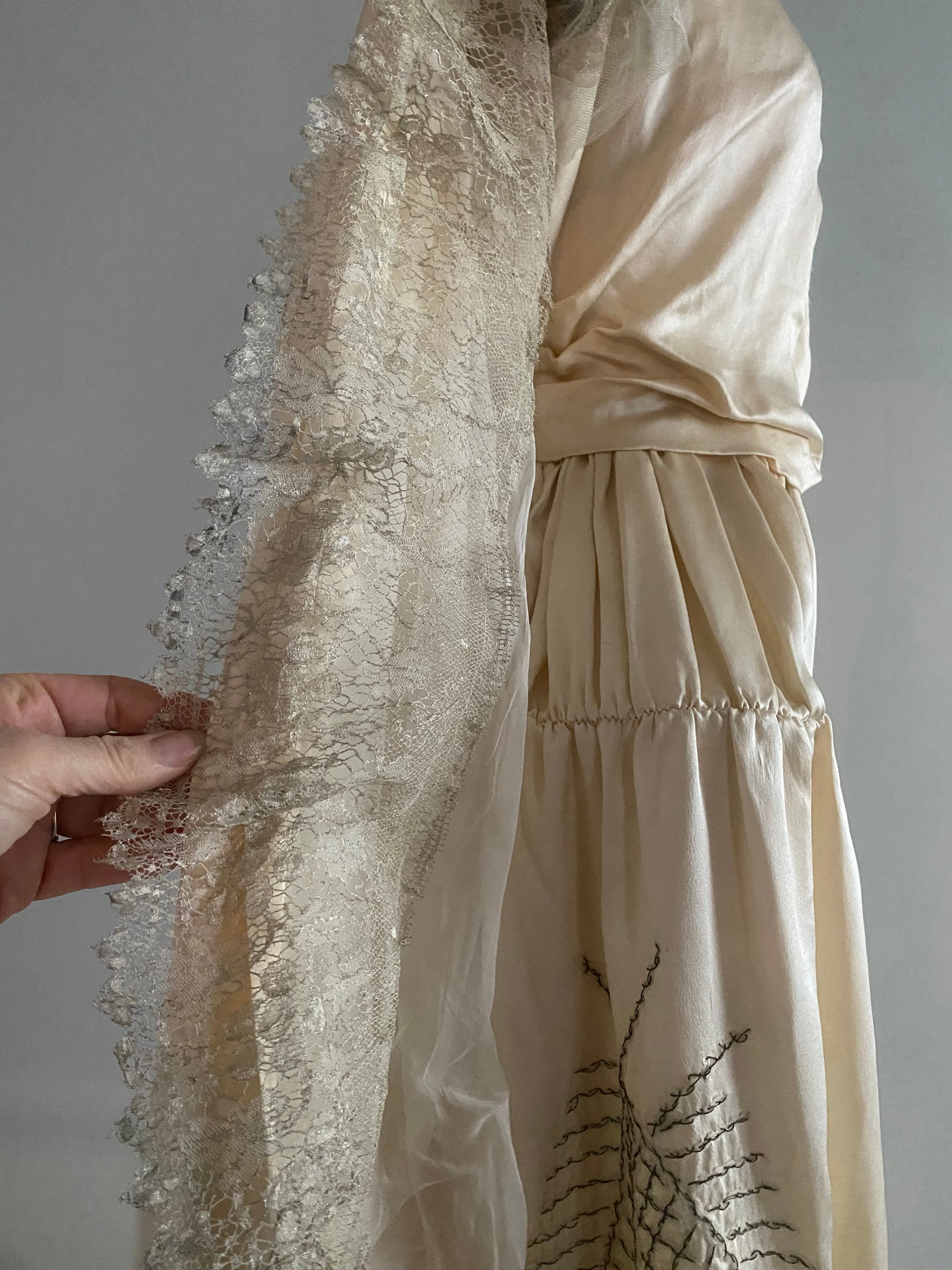 *Museum Worthy 1919 Shanghai Court Presentation Robe De Style Dress With Watteau Train / Small