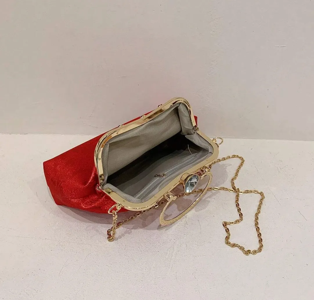 Scarlet Vintage Style Purse