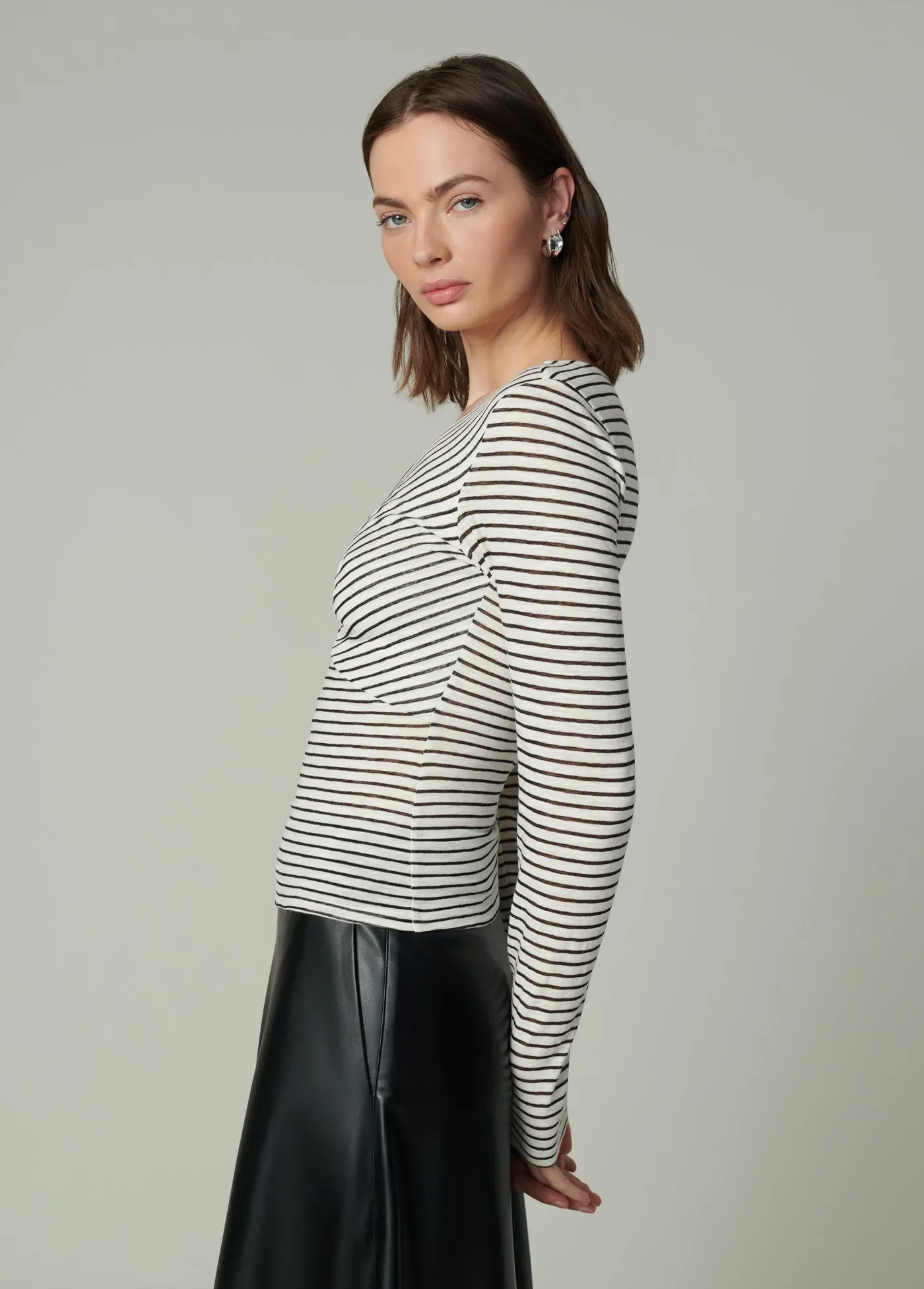 THE AVA STRIPE TWISTED V NECK TOP