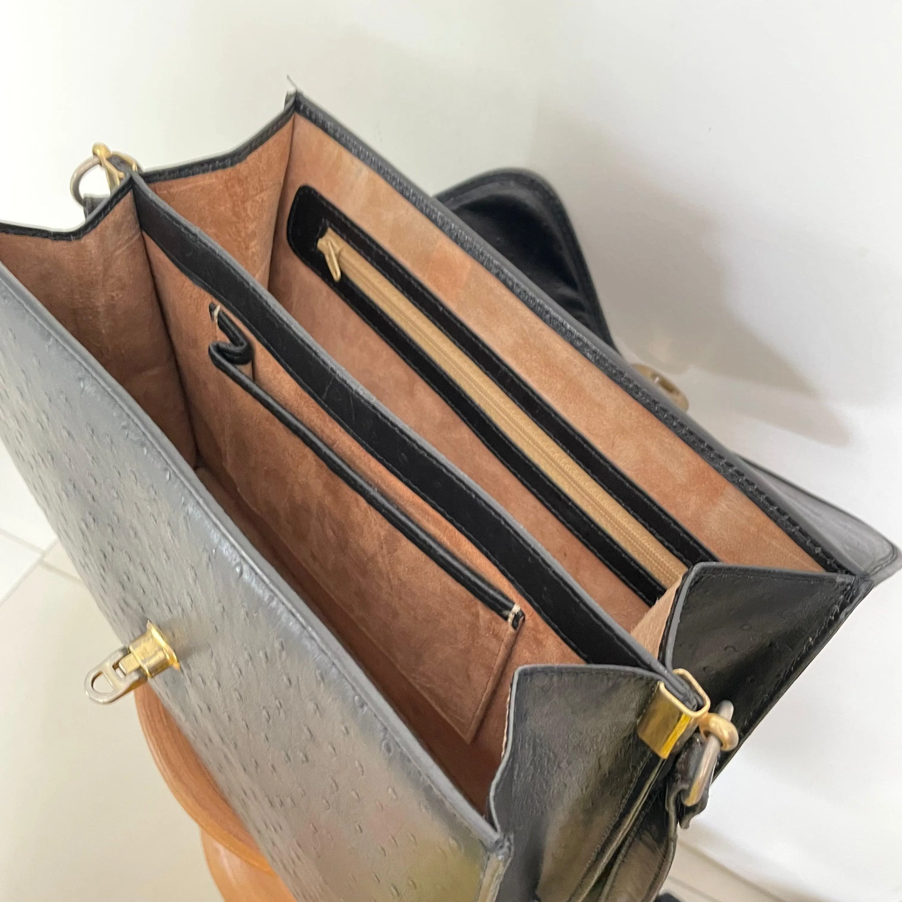 Vintage 1980s black leather bag with detailed front gold clasp