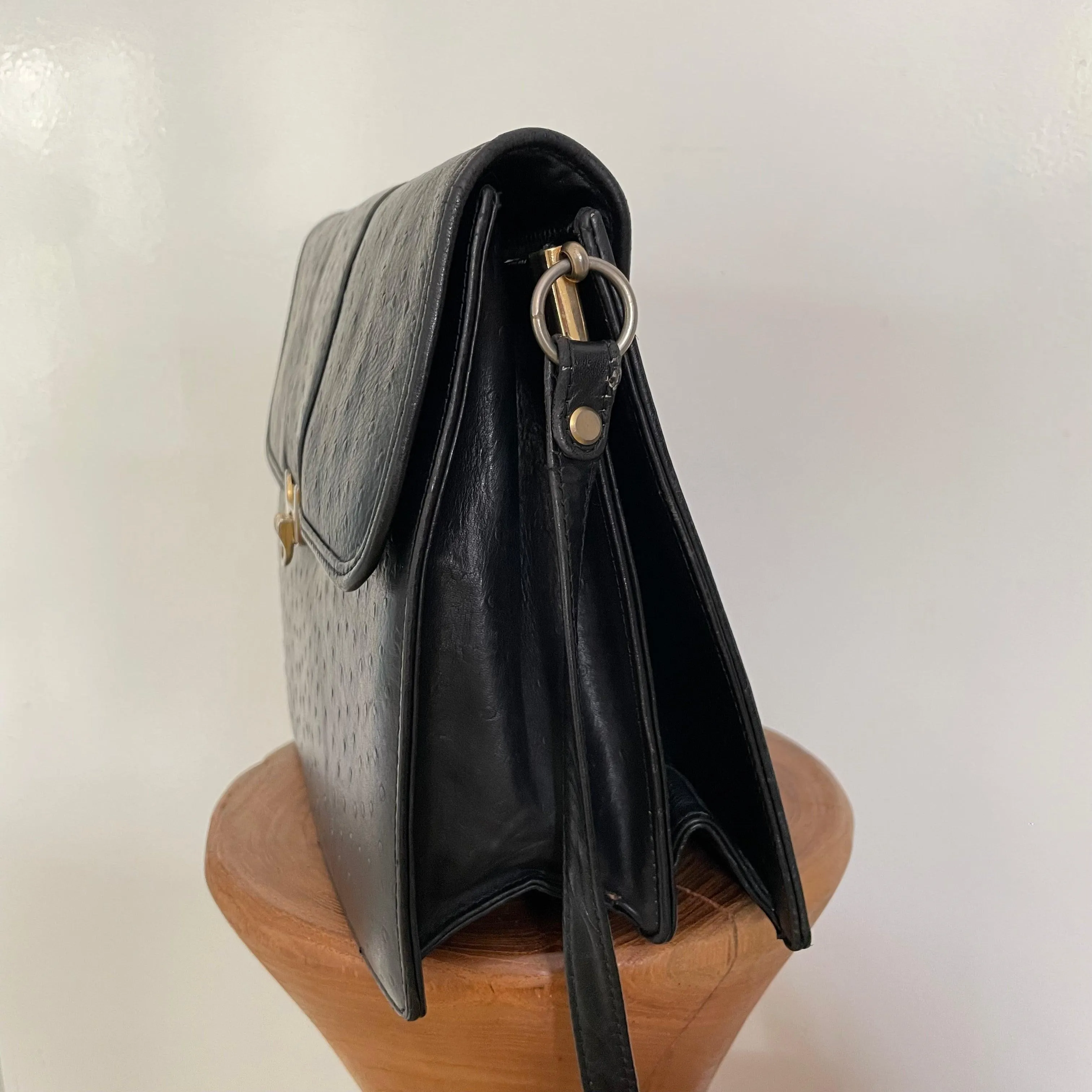Vintage 1980s black leather bag with detailed front gold clasp