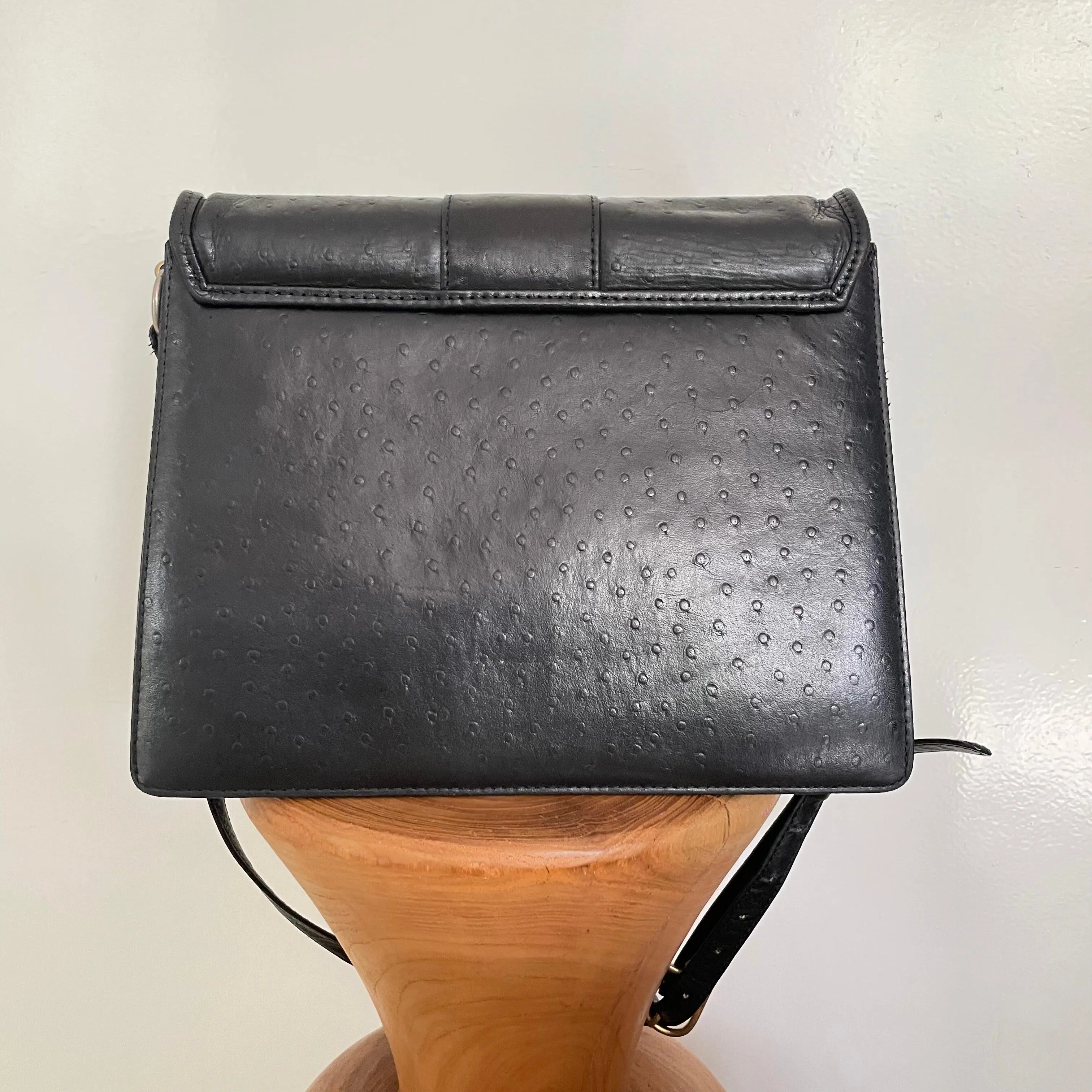 Vintage 1980s black leather bag with detailed front gold clasp